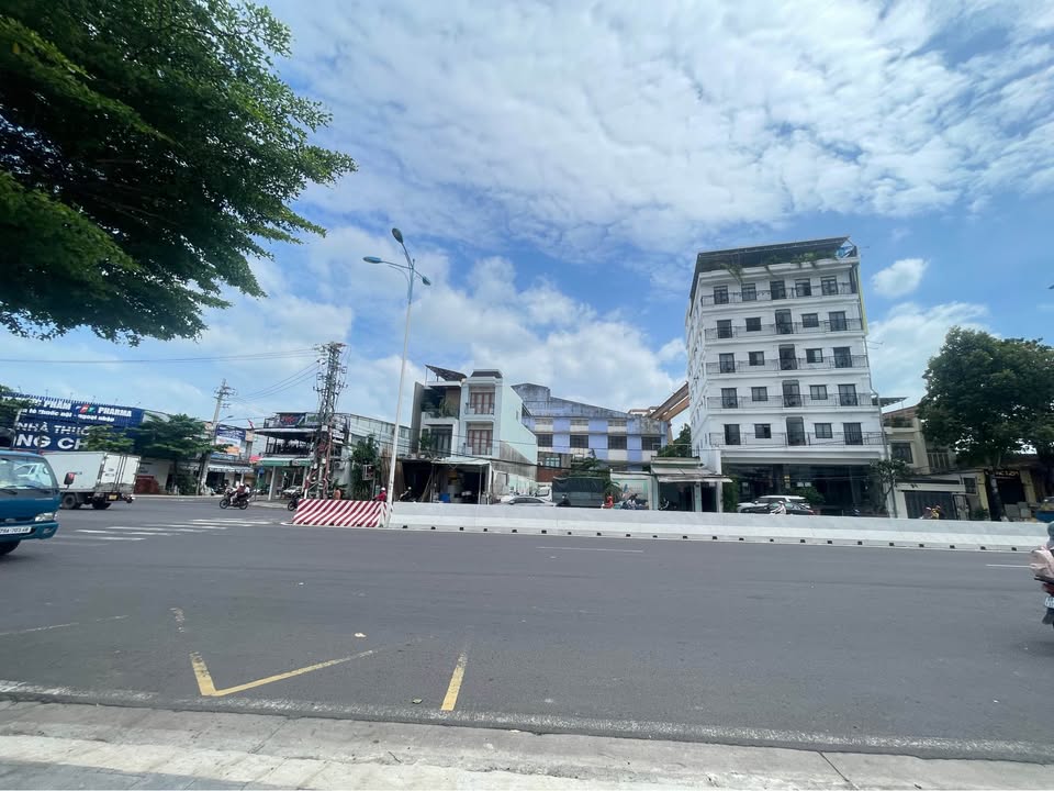 Đất mặt tiền Nguyễn Tất Thành, Nha Trang 324m² - Kinh doanh sầm uất!