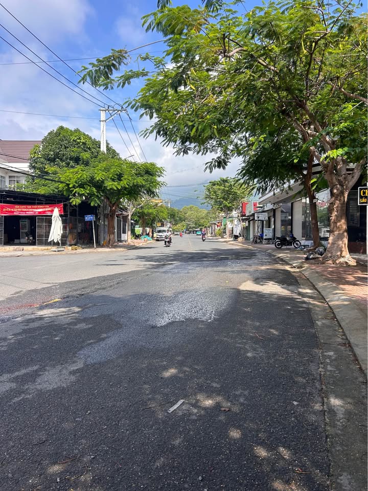 Đất mặt đường Tố Hữu, Cam Lộc 120m² giá 4.6 tỷ - Đầu tư sinh lời ngay!