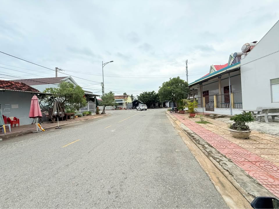 Đất nền mặt tiền đường Hà Huy Tập, Vạn Giã, 108m² giá 2.1 tỷ - Vị trí đẹp gần biển!