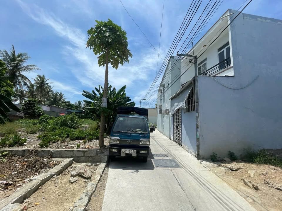 Đất nền Vĩnh Ngọc, Nha Trang 75.8m² giá 2.15 tỷ - Hẻm ô tô, khu dân cư đông đúc!