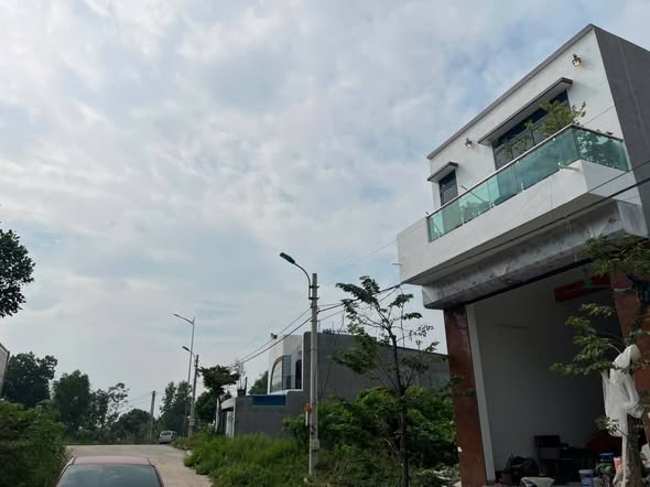 Nhà 2 tầng Định Trung 117m² giá 3.9 tỷ - Hướng Đông, mặt tiền rộng!