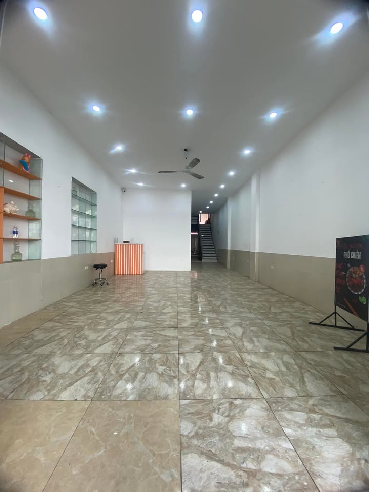 Nhà mặt tiền đường Ngô Quyền, Vĩnh Yên 2 tầng - Cho thuê chỉ 8 triệu/tháng!