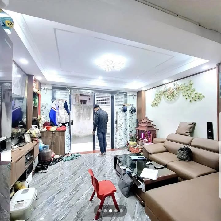 Nhà phố Lĩnh Nam 35m² giá 8 tỷ - Sổ đỏ chính chủ, kinh doanh tốt!