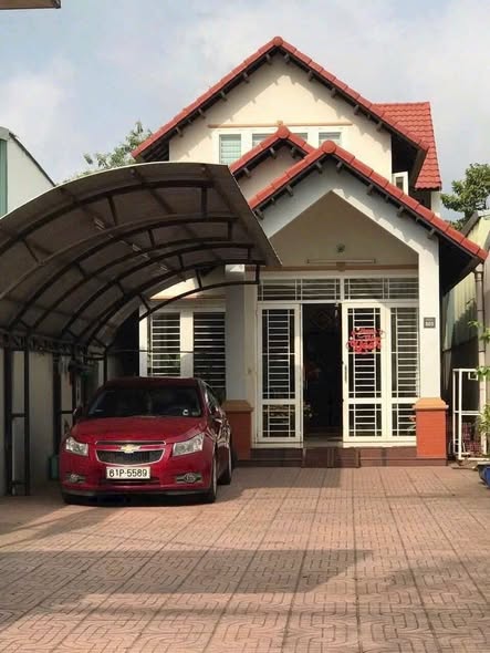 Bán nhà mặt tiền Huỳnh Văn Lũy, Thủ Dầu Một 296m² giá 11 tỷ - Vị trí đắc địa, kinh doanh thuận lợi!