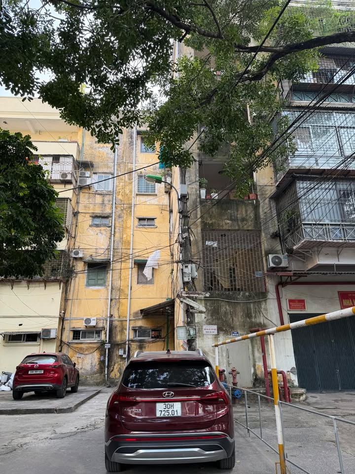 Căn hộ chung cư Nhà A Đền Lừ 1, 75m² giá 3.93 tỷ - Ô tô đỗ thoải mái, full nội thất mới!