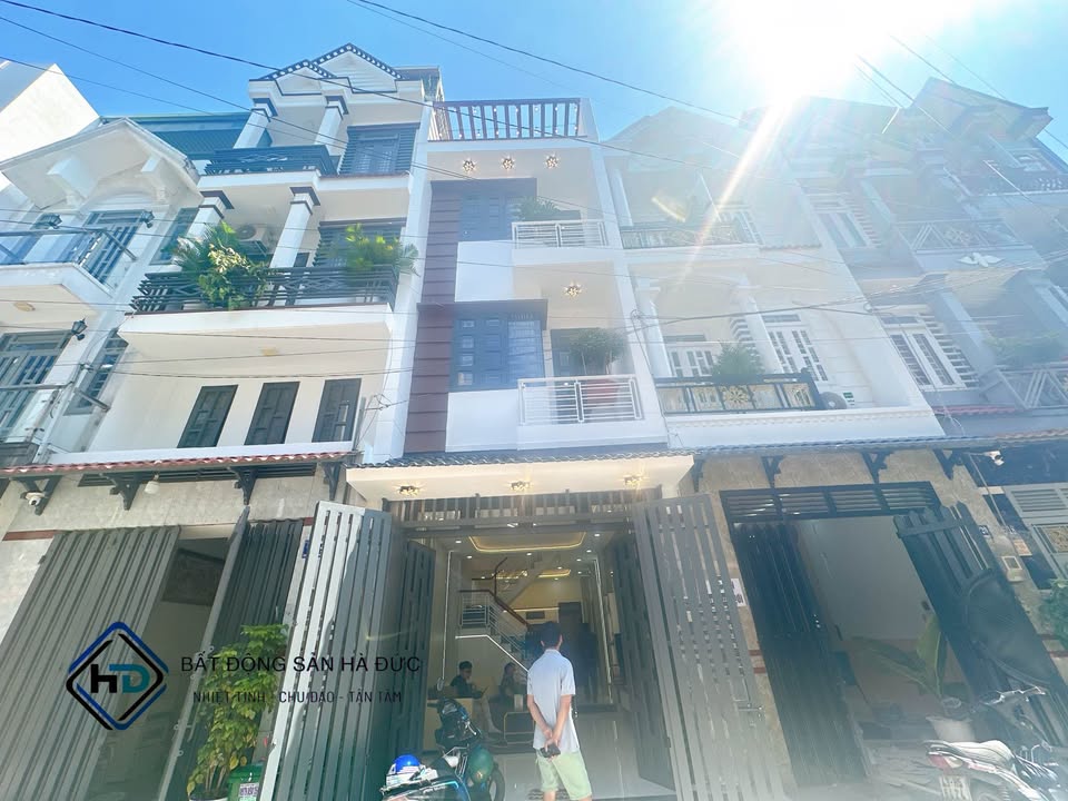 Nhà 2 lầu hẻm nhựa 6m đường HT13, Quận 12, 50m² giá 5.75 tỷ - Sẵn sàng ở ngay!