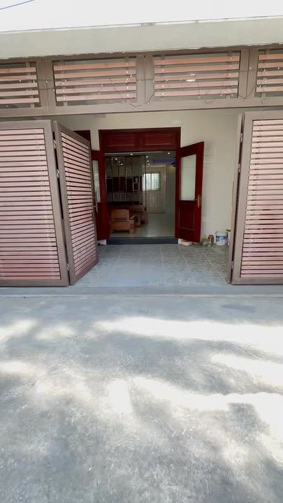 Nhà 2 tầng đường Hà Huy Tập, Vinh Phú 83.5m² giá 6 tỷ - Thiết kế kiên cố, sạch sẽ!