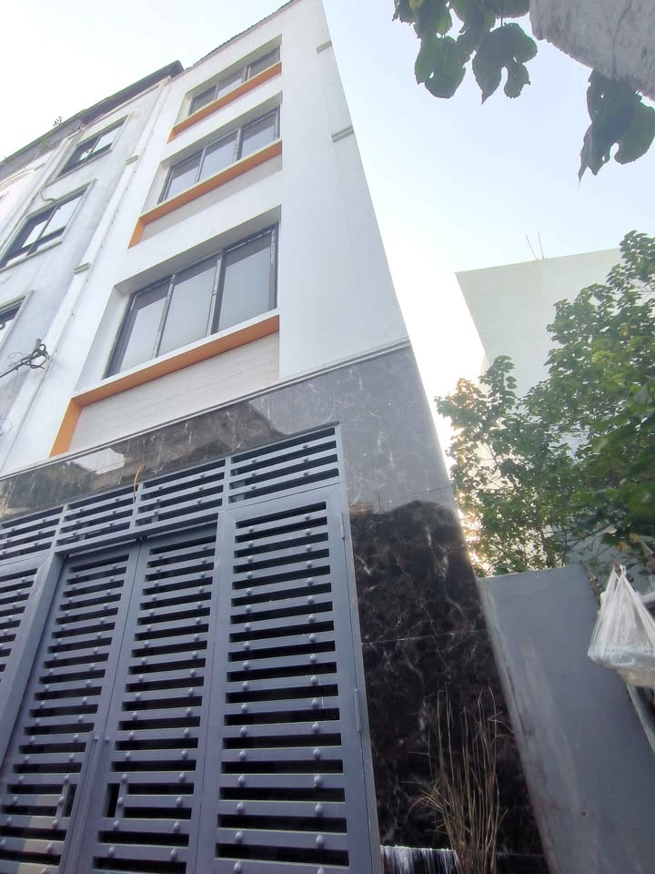 Nhà riêng Thạch Bàn Long Biên 36m² giá 6.15 tỷ - Lô góc hiếm có!