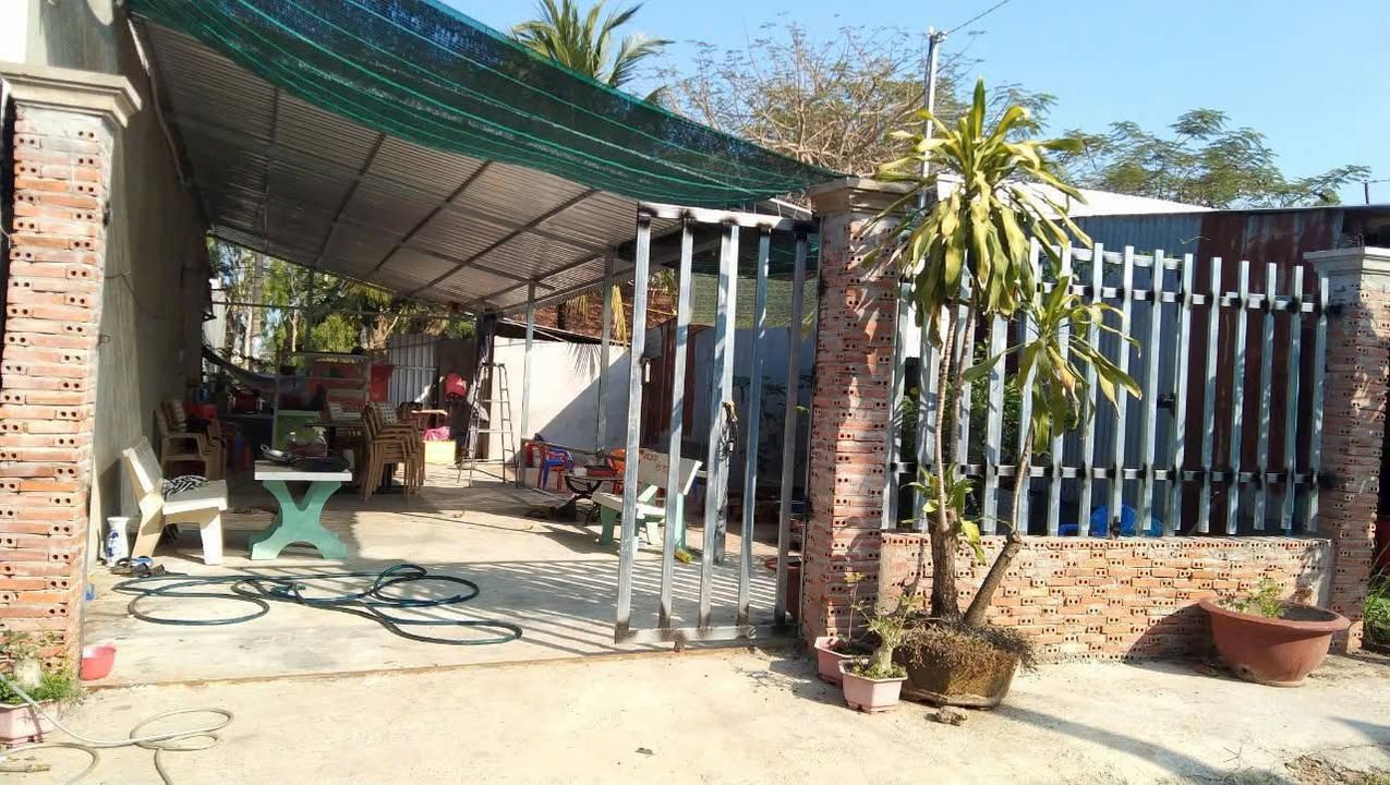 Nhà cấp 4 và đất nền tại Ô Long Vĩ, Châu Phú 210m² giá 1.2 tỷ - Cơ hội vàng cho đầu tư!