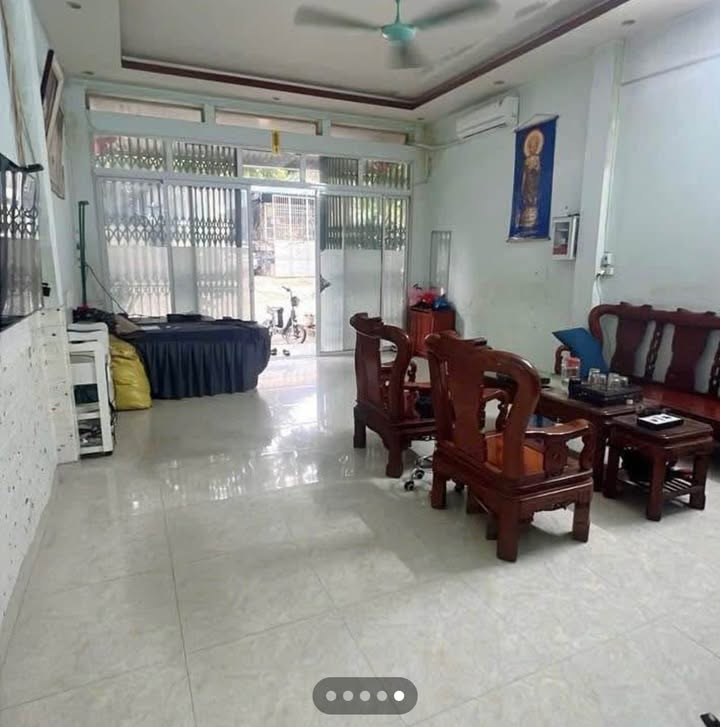 Nhà phố Cốc Lếu, Lào Cai 100m² giá 2.5 tỷ - Sổ đỏ chính chủ, đầu tư ngay!