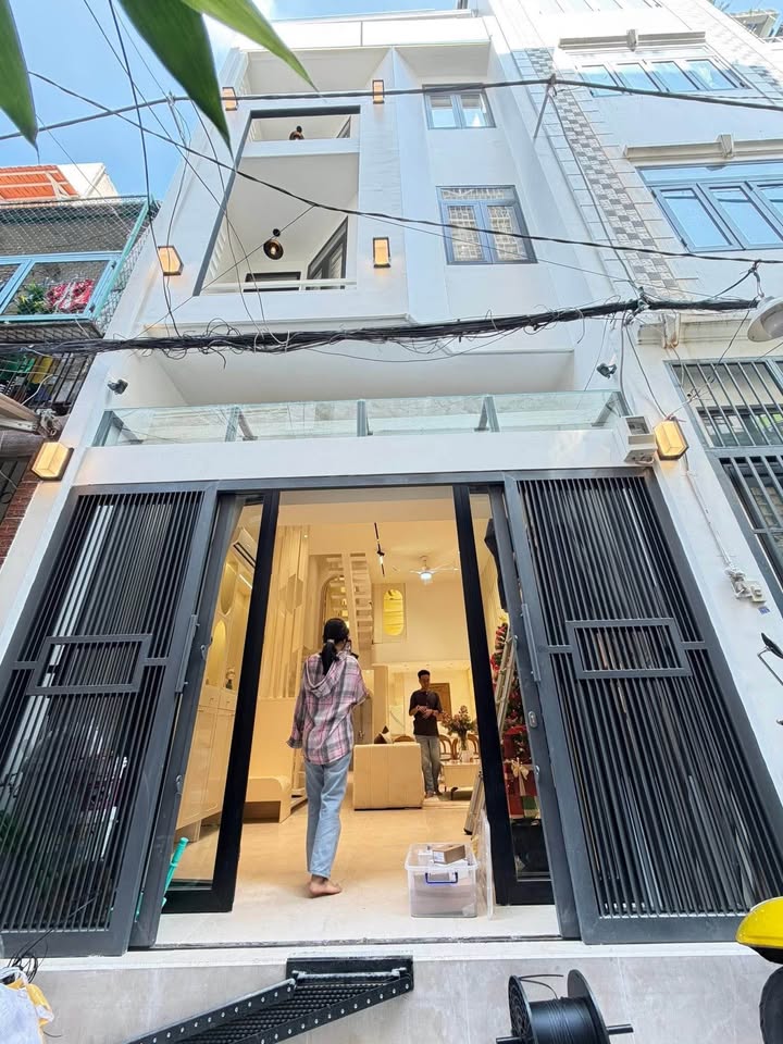 Nhà phố quận 3 44m² giá 10.8 tỷ - Thiết kế hiện đại, đầy đủ nội thất!