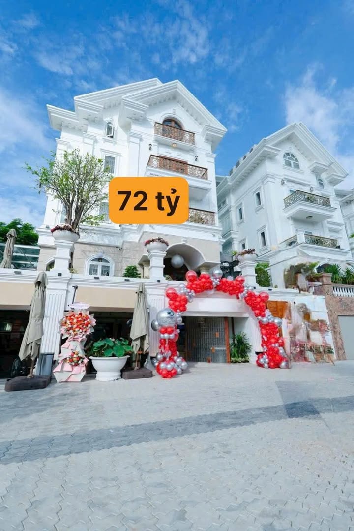 Biệt thự đơn lập 266m² mặt tiền Dương Quảng Hàm - Kinh doanh đắc địa giá 72 tỷ!