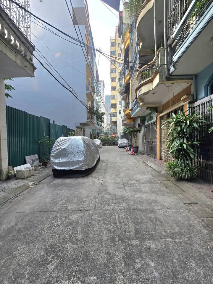 Đất phân lô Lạc Trung, 136m² giá 57.5 tỷ - Kinh doanh đỉnh cao!