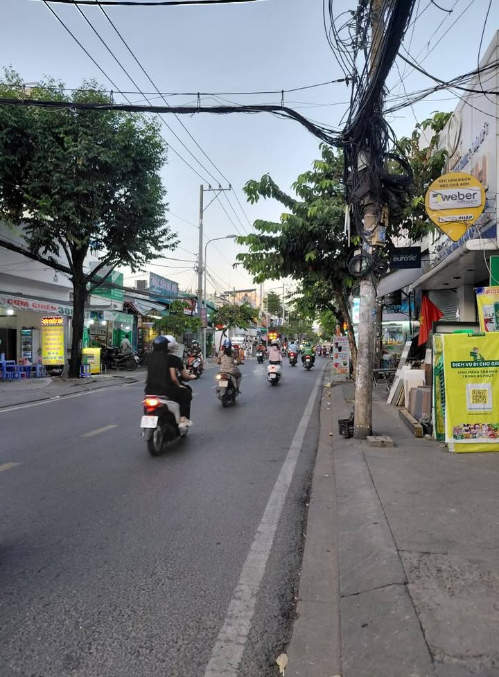 Nhà riêng Hẻm 1 Đoàn Văn Bơ, Q4, 25m² giá 3 tỷ - Hẻm thông thoáng, nở hậu đẹp!