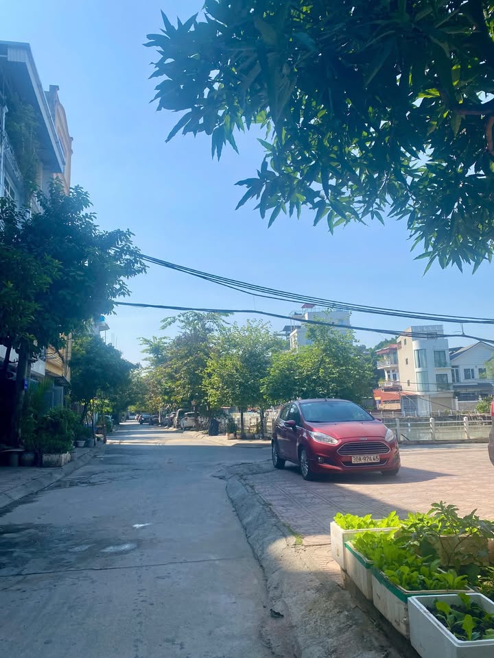 Nhà lô góc quân đội J112 Ngọc Thụy 48m² giá 9.3 tỷ - Ô tô vào nhà, an ninh 24/7!