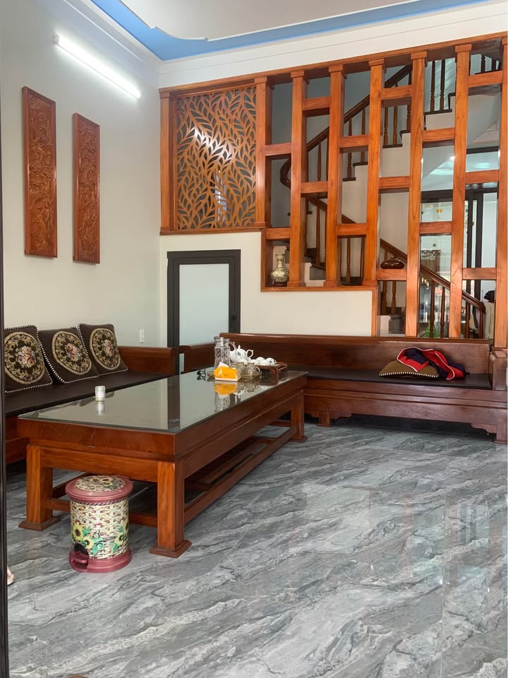 Nhà khu 2 Giếng Đáy, Hạ Long 82m² giá 3 tỷ - Sẵn sàng vào ở ngay!