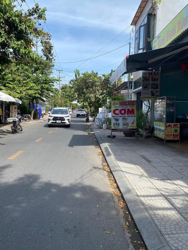 Nhà bán mặt tiền Đinh Tiên Hoàng, Tân An, Hội An 84.2m² giá 7 tỷ - Kinh doanh tuyệt vời!