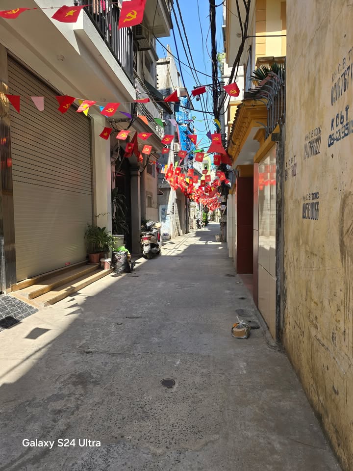 Nhà phố Xuân Đỉnh 40m² giá 9.5 tỷ - Sổ đỏ chính chủ, nội thất sang trọng!