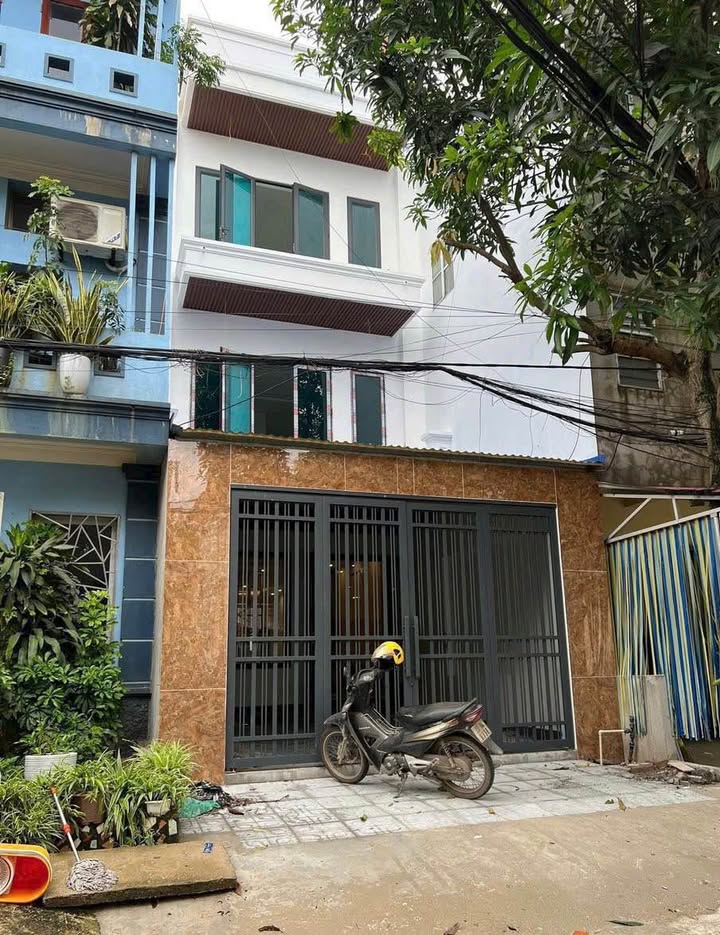 Nhà 3 tầng Tân Thịnh 100m² giá 5 tỷ - Tiện ích xung quanh bạt ngàn!