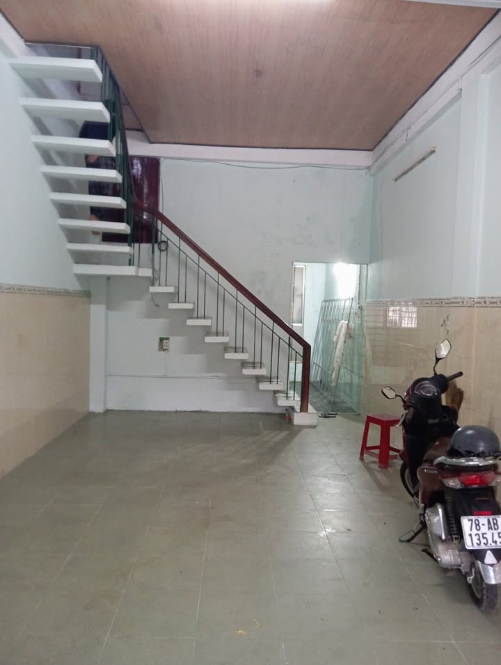 Nhà nguyên căn mặt tiền Nguyễn Tất Thành, phường 8, Tuy Hòa, 72m² - Vị trí kinh doanh lý tưởng!