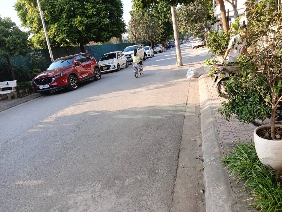 Nhà mặt tiền Ngõ 97 đường Đức Giang 33m² giá 11.9 tỷ - Kinh doanh đỉnh cao!