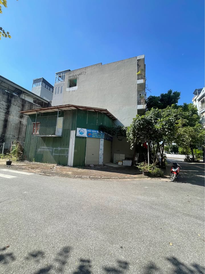 Đất lô góc Giang Biên 60m² - Sổ đỏ chính chủ, ô tô tránh nhau - Gần hồ và trường học!