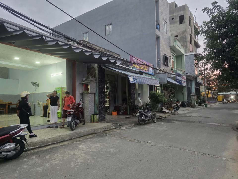 Nhà mặt tiền Hòa Nam 4, Liên Chiểu, Đà Nẵng 94m² giá 5.25 tỷ - Khu phố ẩm thực sầm uất!