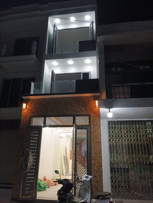 Nhà 3 tầng Quang Trung Thái Bình 64m² giá 3 tỷ - Ô tô tránh nhau ngay trước cửa!
