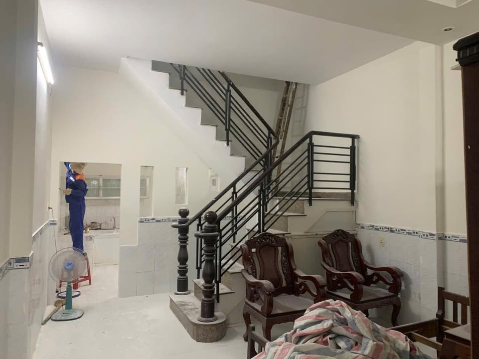 Nhà riêng Dĩ An 53m² giá 2.7 tỷ - Sổ hồng chính chủ, vị trí thuận lợi!