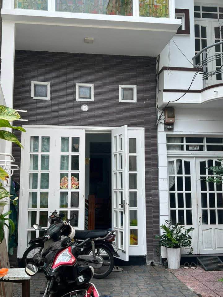 Nhà 4 Tầng Đường Hồng Lĩnh, Nha Trang 32m² giá 4.95 tỷ - Kinh doanh tốt ngay trung tâm!