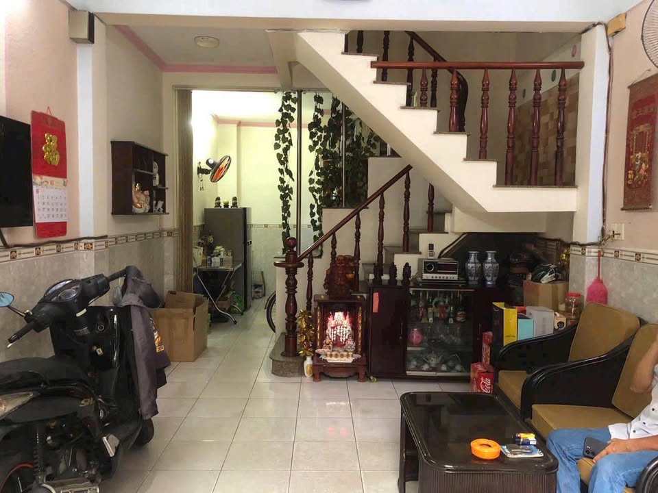 Nhà bán Quận 11, 40m² giá 6.3 tỷ - Hẻm xe tải thông thoáng!