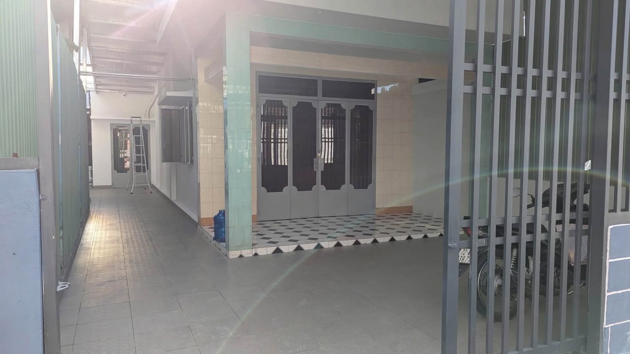 Nhà cho thuê đường Số 8, Linh Xuân 114m² giá 8 triệu - Sân siêu rộng cho xe hơi!