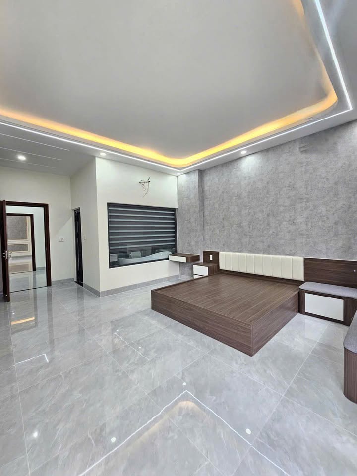 Nhà riêng Tân Bình 93m² giá 8 tỷ - Sát chợ Hoàng Hoa Thám, pháp lý rõ ràng!