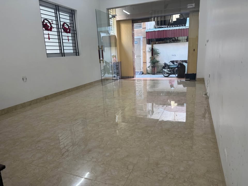 Nhà 2 tầng Tống Duy Tân 48m² giá chỉ 3 tỷ - Tiện ích đầy đủ, sẵn sàng vào ở!