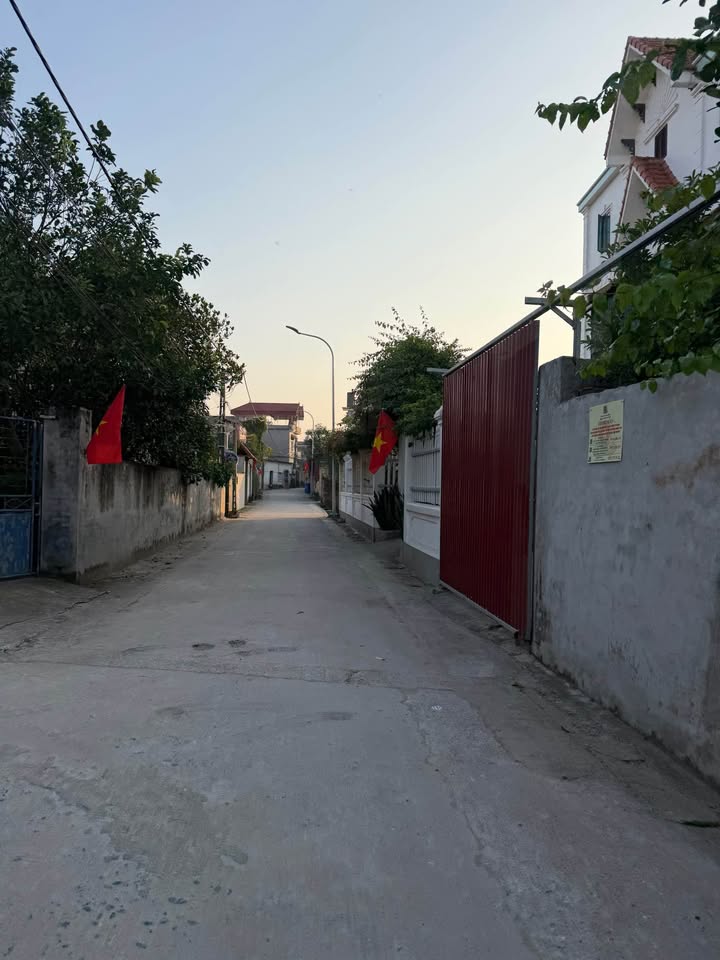 Đất nền lô góc Thuận Thành Bắc Ninh 72m² giá 1.999 tỷ - Gần trường học và bệnh viện!