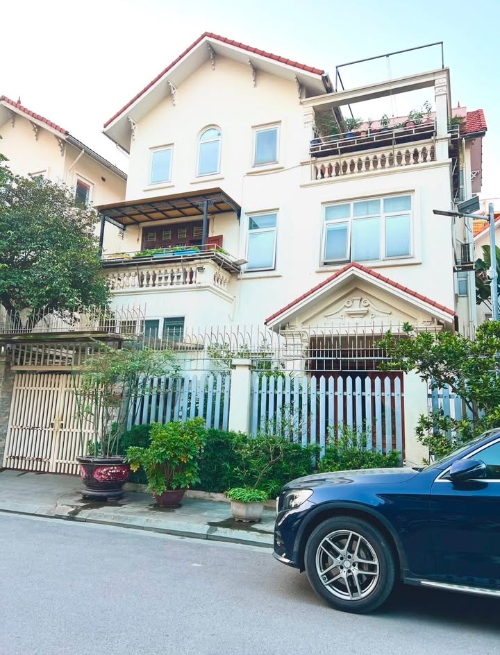 Biệt thự cho thuê tại Làng Việt Kiều Châu Âu, Hà Đông 220m² - Phù hợp cho văn phòng và mô hình dịch vụ!