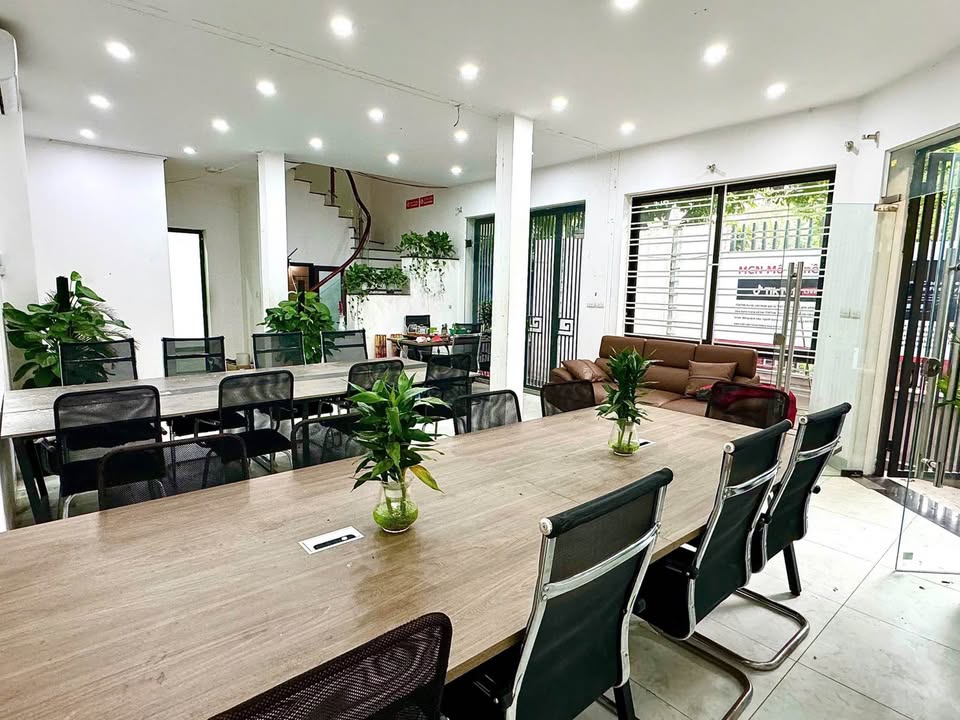 Cho thuê văn phòng Làng Việt Kiều Châu Âu 150m² - Căn góc 3 mặt tiền, giá chỉ từ 5 triệu!