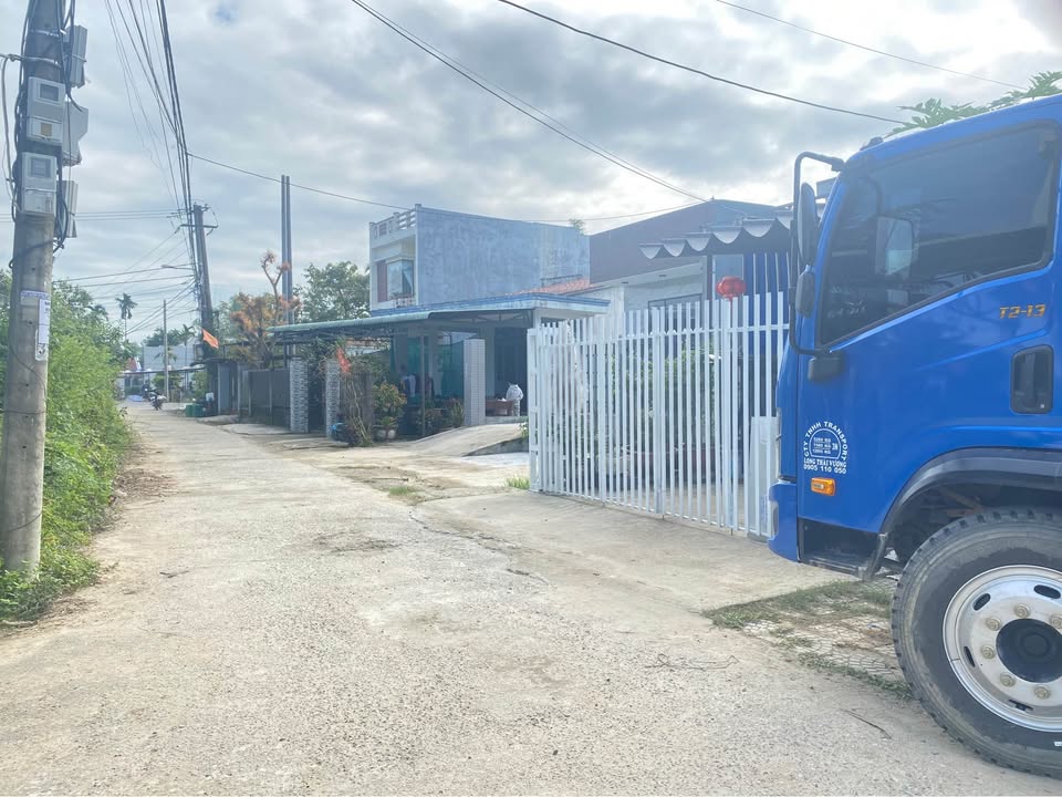 Đất nền mặt tiền đường bê tông 100m² Hòa Tiến - Giá chỉ 1.3 tỷ VND!