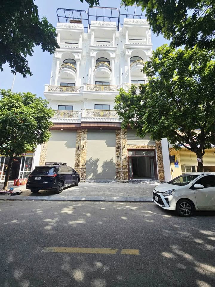 Nhà mặt phố Cầu Bây, Sài Đồng, 80m², giá 26.8 tỷ - Kinh doanh đỉnh cao!