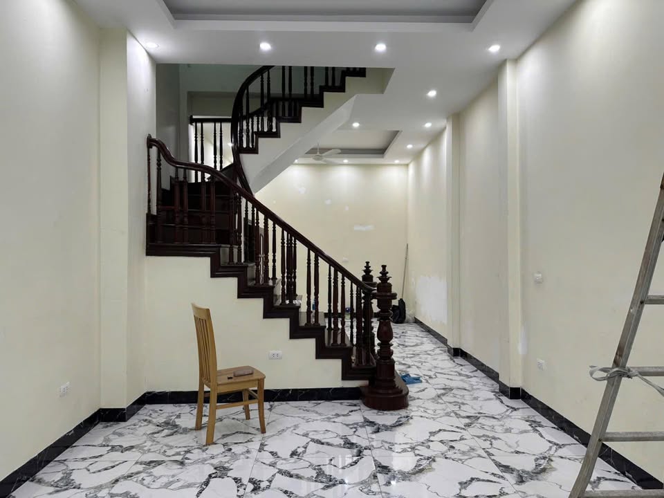 Cho thuê mặt phố Ô Cách Long Biên 50m² giá 16 triệu - Phù hợp làm văn phòng và kinh doanh!