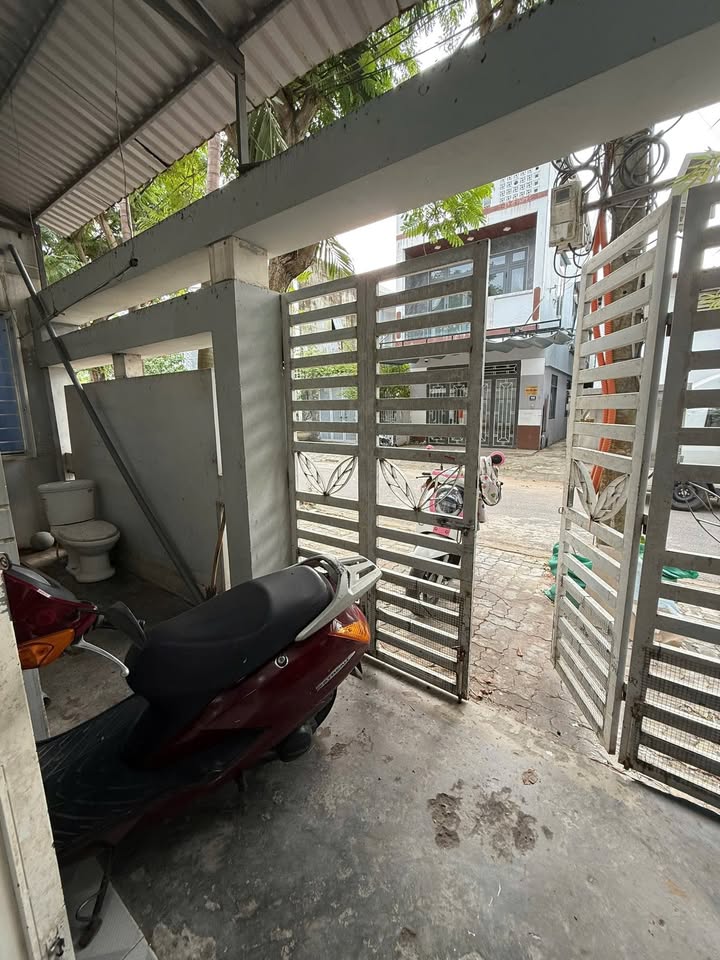 Nhà nguyên căn Đoàn Nguyễn Tuấn 2 phòng ngủ - Giá chỉ 4 triệu/tháng, thuê lâu dài!