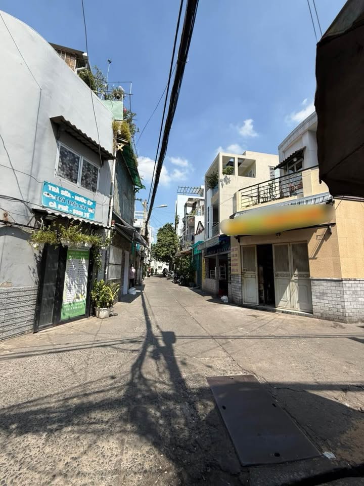 Nhà 2 mặt tiền hẻm ô tô Lê Văn Duyệt 60m² giá 12.6 tỷ - Kinh doanh thuận lợi!