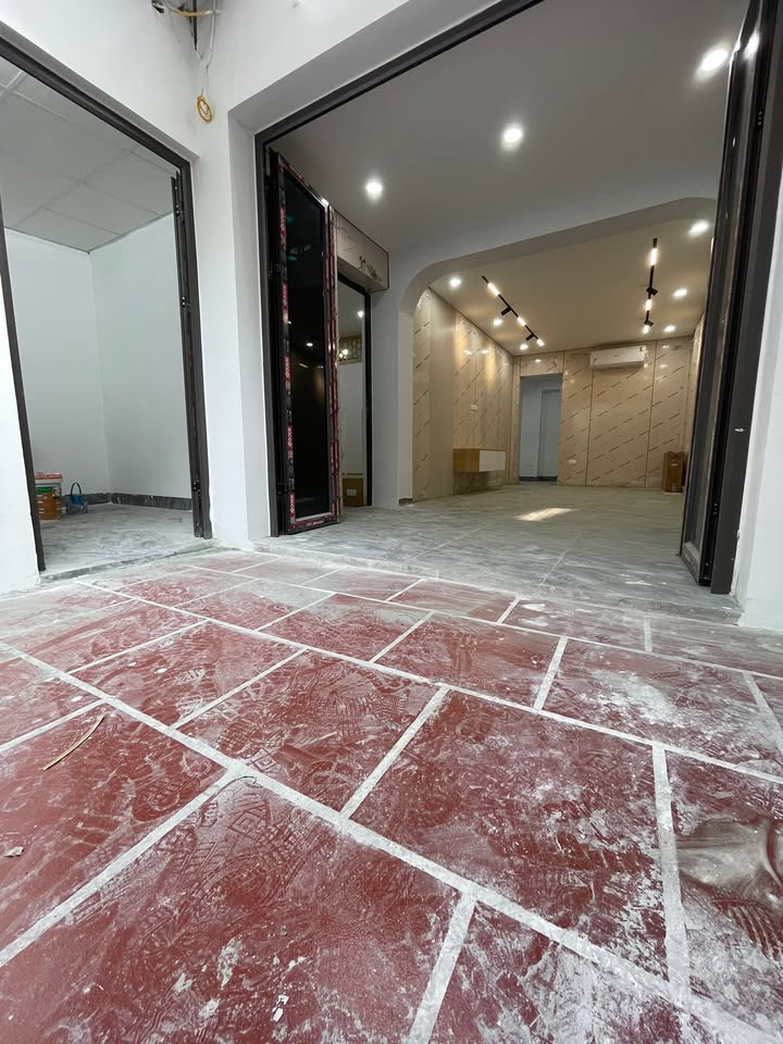 Căn hộ Tập Thể T1 Mai Động 90m² giá 4.86 tỷ - Sổ đỏ chính chủ, nội thất đầy đủ!