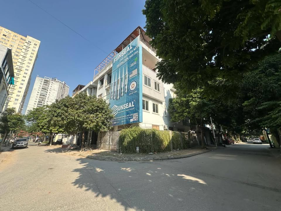 Nhà liền kề KĐT Văn Khê 108m² giá thỏa thuận - Vị trí đắc địa, kinh doanh sầm uất!