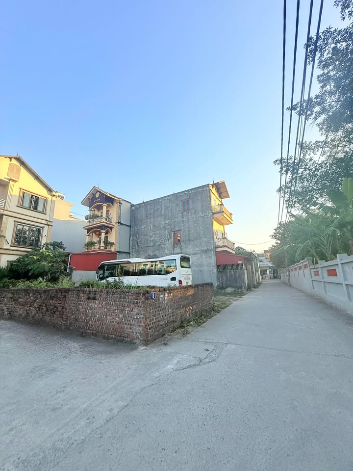 Đất lô góc Dương Xá 80m² giá 6 tỷ - Vị trí đẹp, ô tô tránh thoải mái!