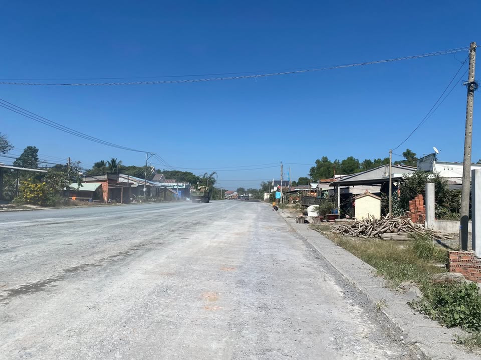 Đất nền Ấp Bùng Binh, xã Hưng Thuận, Tây Ninh 930m² giá 360 triệu - Mặt tiền đường lớn thuận lợi!