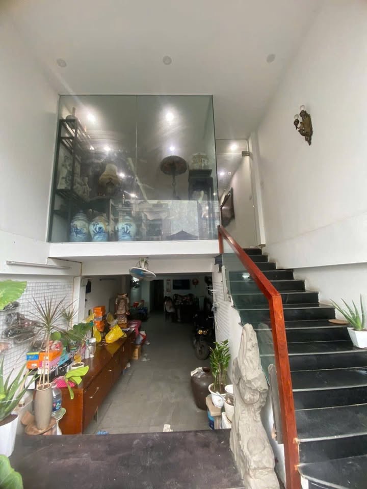 Nhà mặt phố Nghi Tàm Tây Hồ 70m² - Cho thuê giá tốt, vị trí đắc địa!