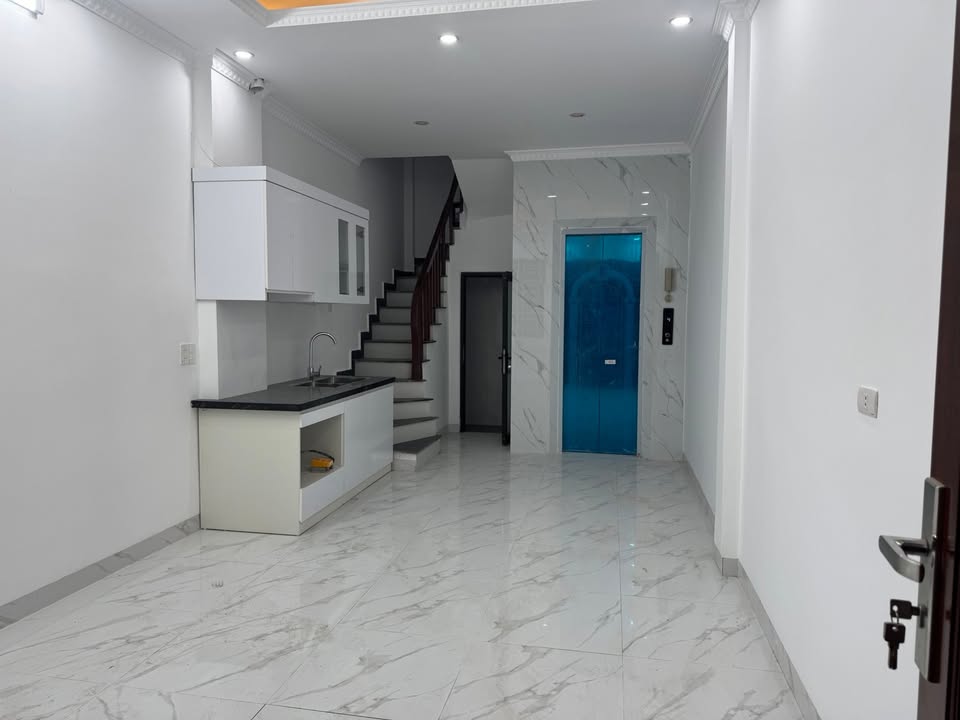 Nhà cho thuê mới xây tại Bắc Từ Liêm 31m² - Ô tô đỗ cửa, có thang máy!