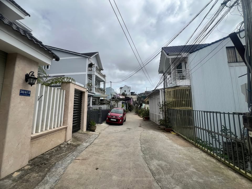Bán đất tặng nhà hẻm Ngô Quyền, Đà Lạt 72m² giá 5.5 tỷ - Gần chợ, thuận tiện di chuyển!
