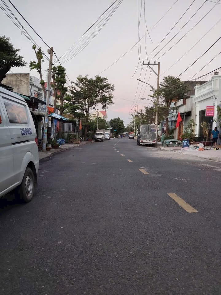 Nhà phố 1 lầu 1 trệt Tân Đông Hiệp 110m² giá 5 tỷ - Nhà mới, yên tĩnh sẵn sàng ở ngay!